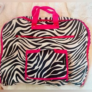 💗🦓Garment bag 2-Piece hanging set. Cute Zebra print and hot pink🌸